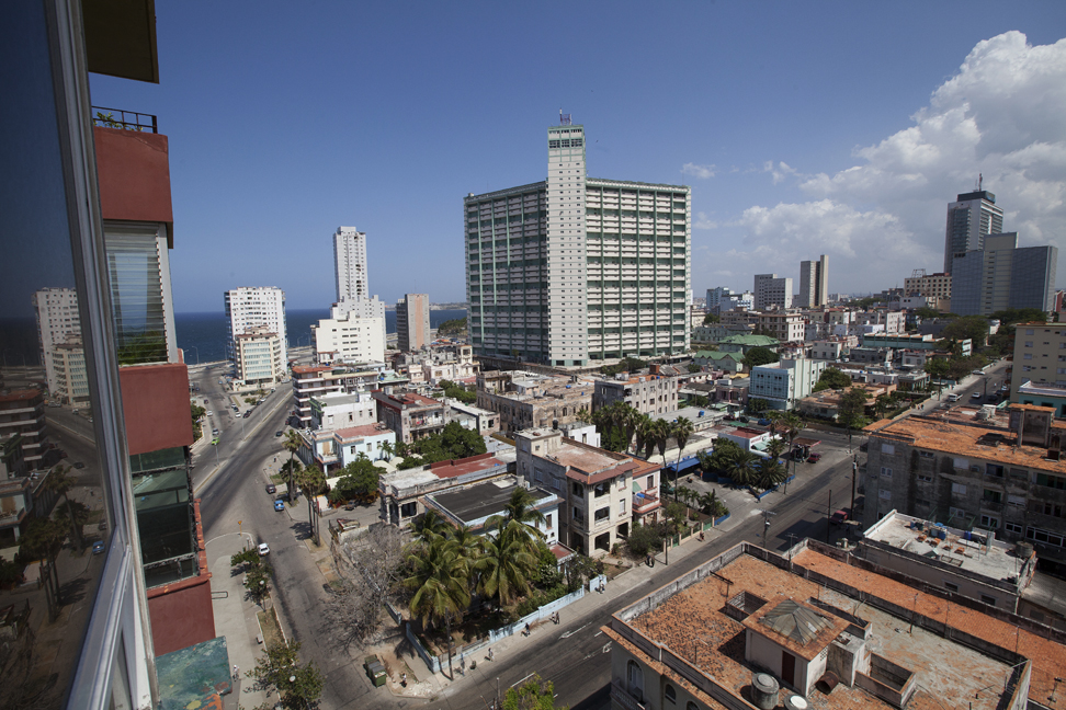 MY FIRST PHOTO FROM THE APARTMENT / VEDADO HABANA